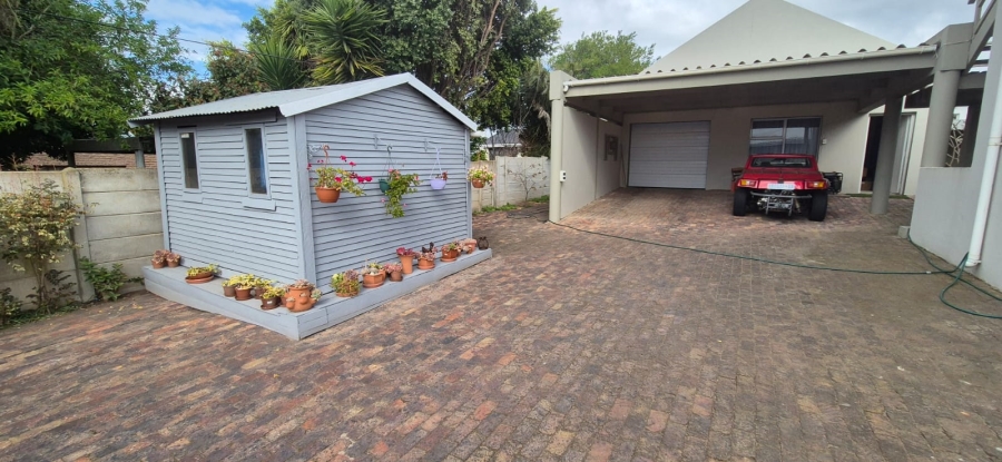 5 Bedroom Property for Sale in Hartenbos Central Western Cape